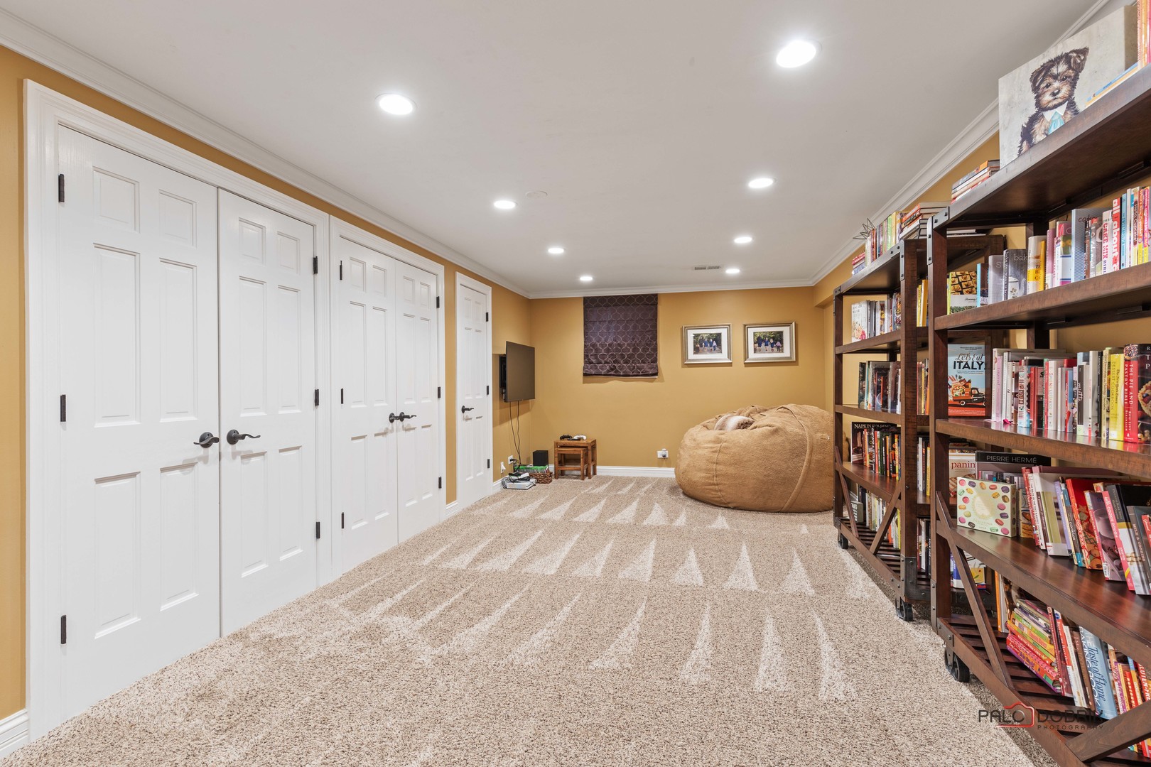 95 W Honeysuckle Road