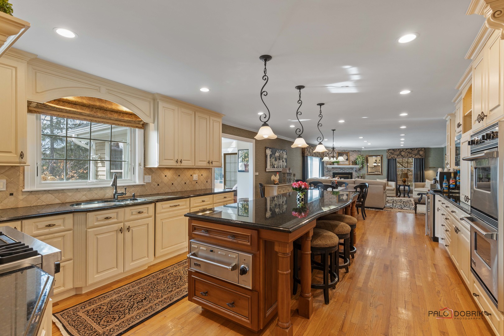 95 W Honeysuckle Road