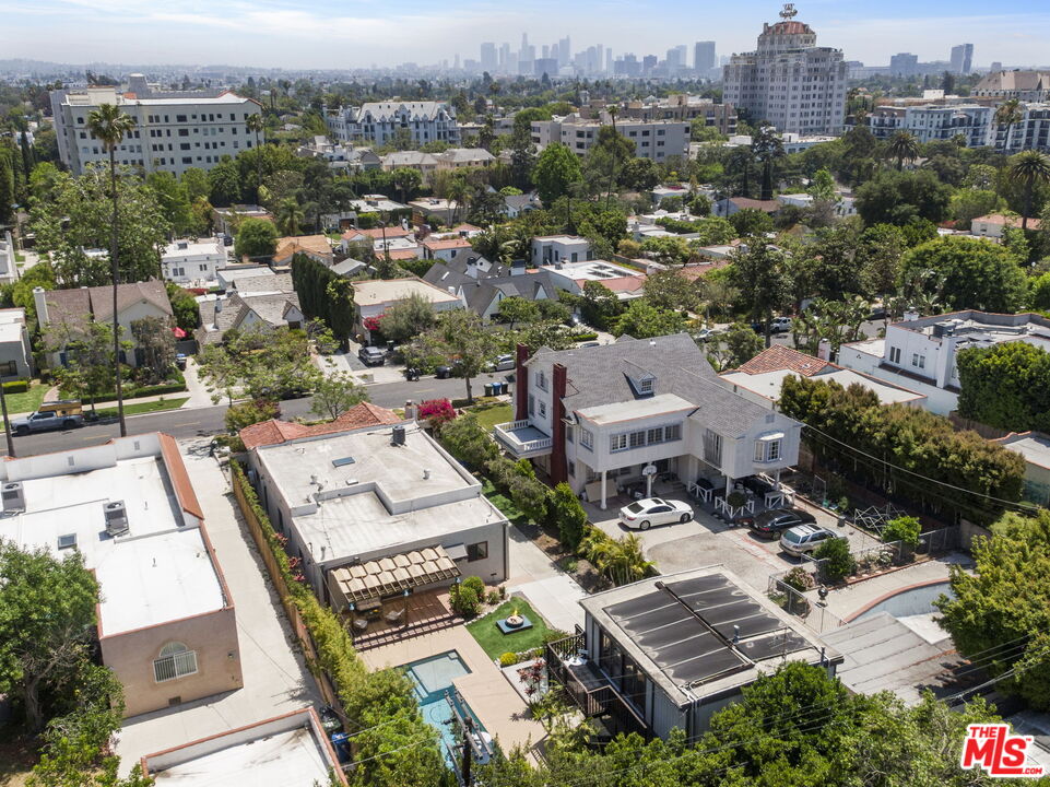 571 N Cahuenga Blvd