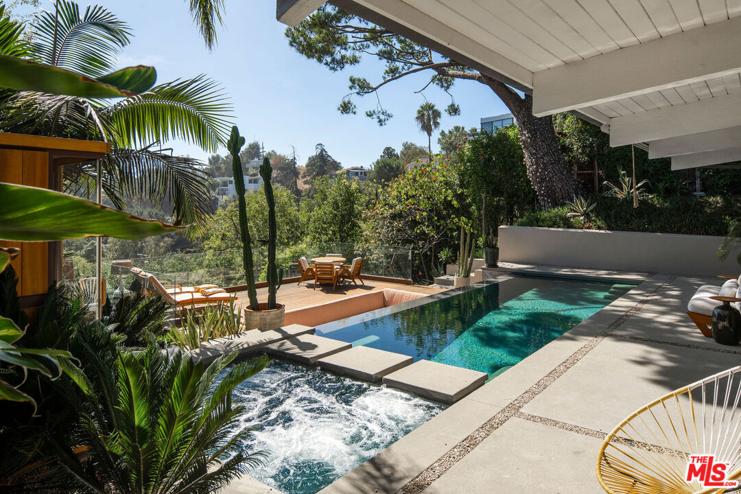2102 Ridgemont Dr
