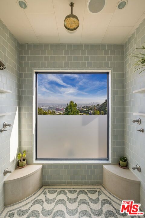 1573 Sunset Plaza Dr