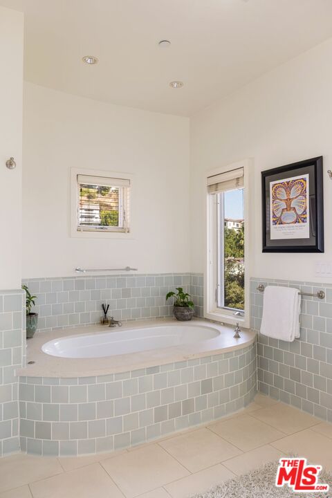 1573 Sunset Plaza Dr