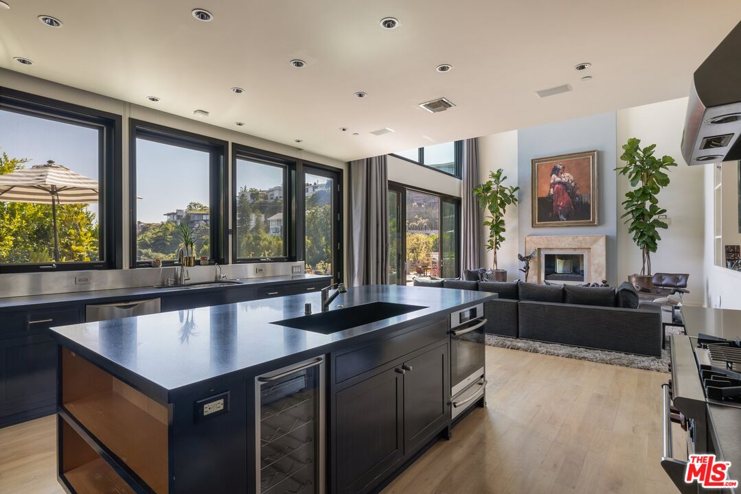 1573 Sunset Plaza Dr