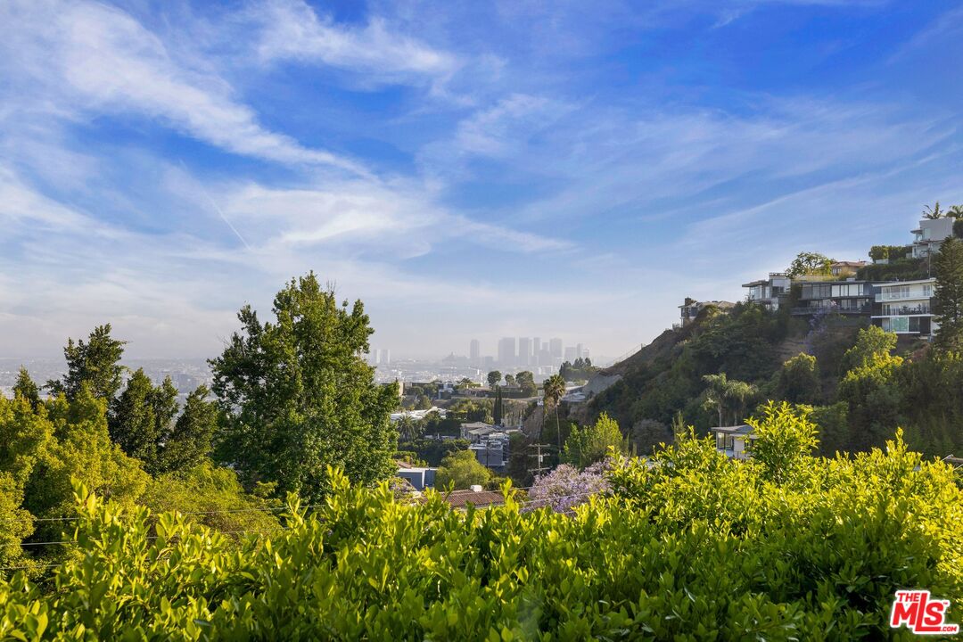 1573 Sunset Plaza Dr