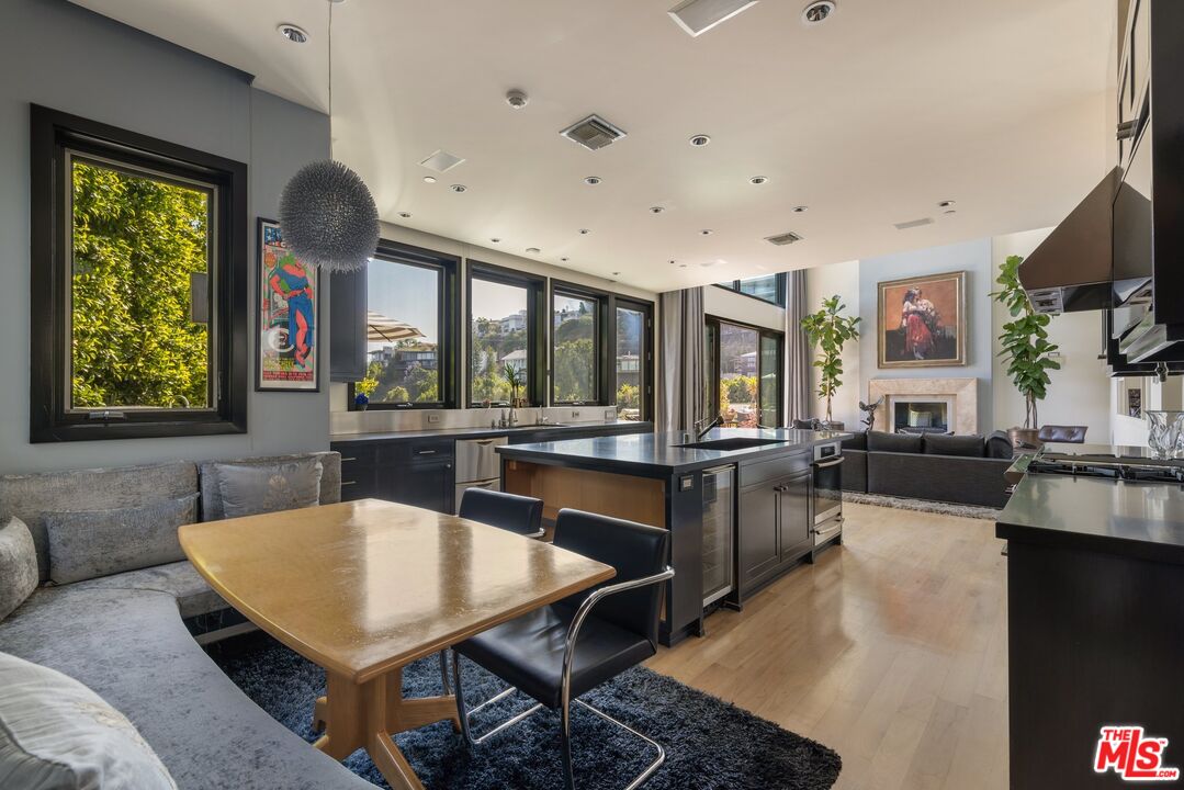 1573 Sunset Plaza Dr