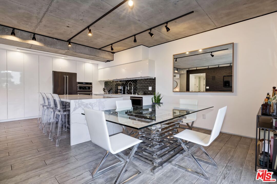 818 N Doheny Dr Unit: 203