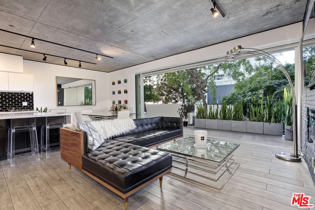 818 N Doheny Dr Unit: 203