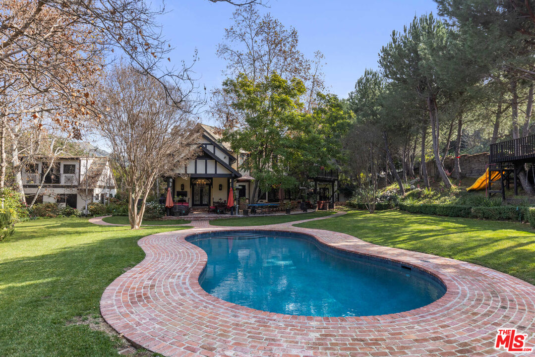 11247 BRIARCLIFF LN