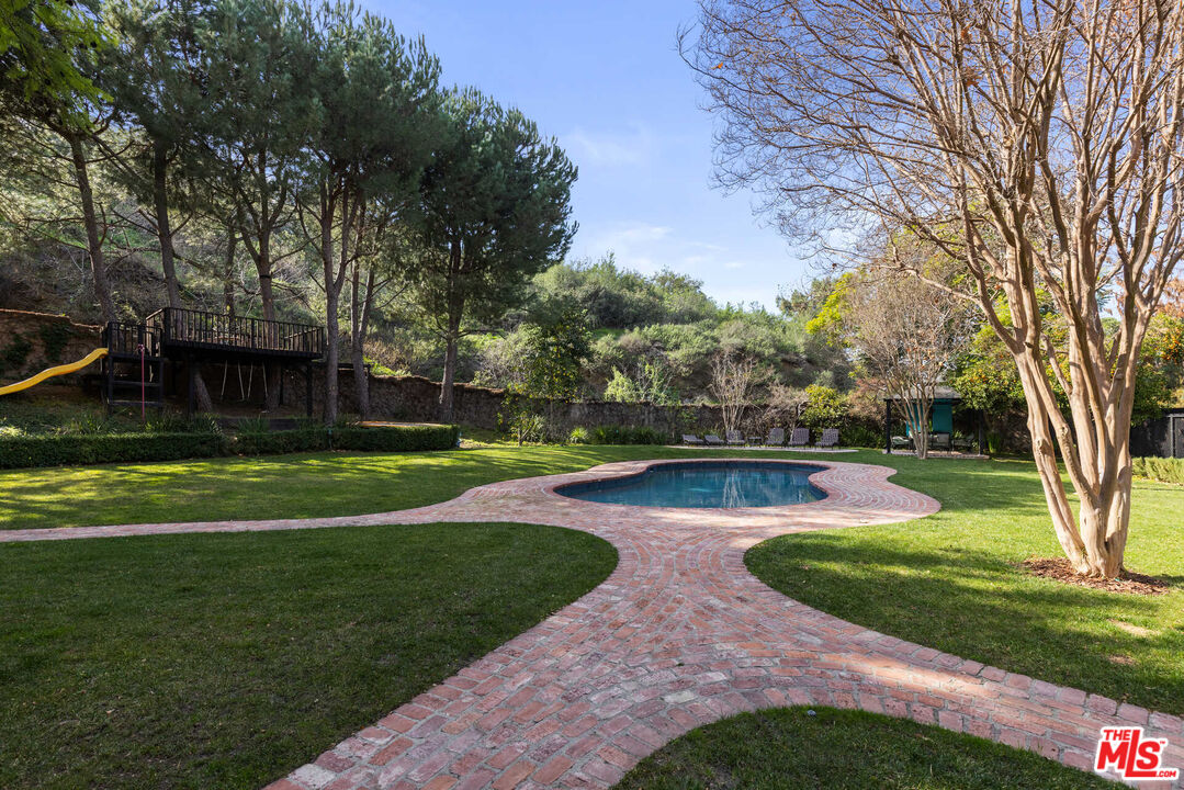 11247 BRIARCLIFF LN