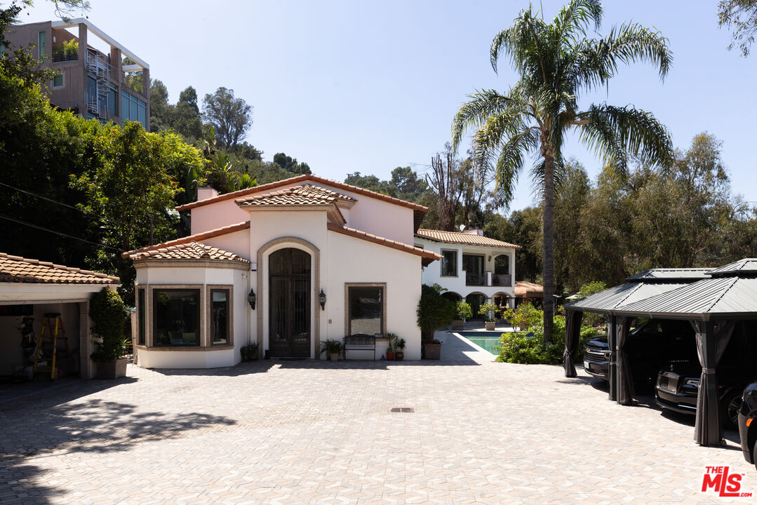 13355 Mulholland Dr