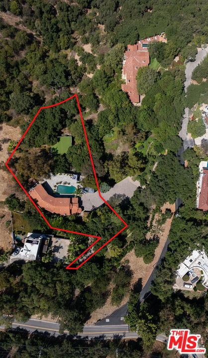 13355 Mulholland Dr