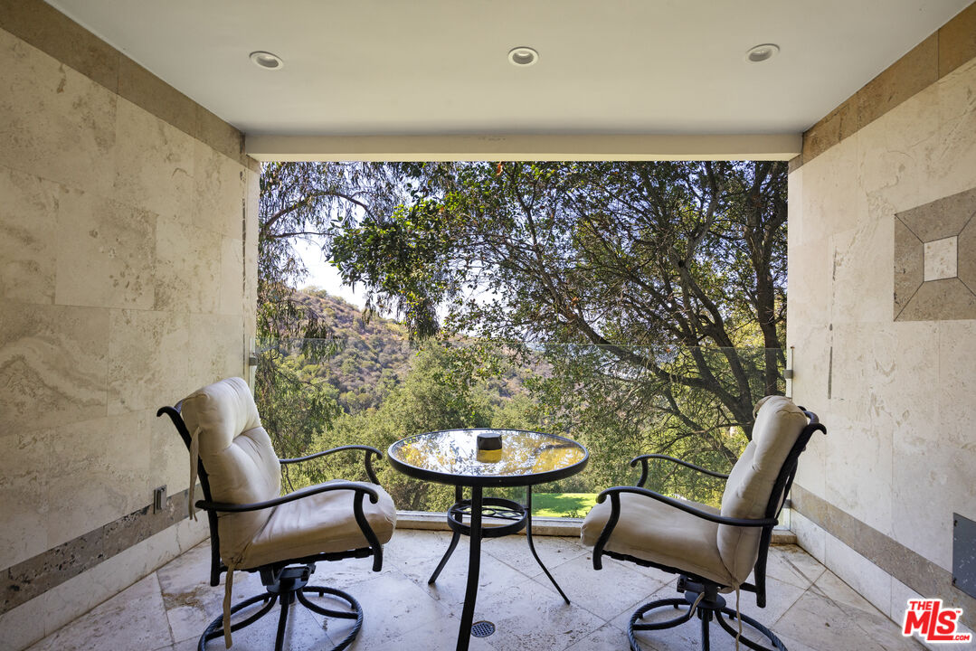 13355 Mulholland Dr