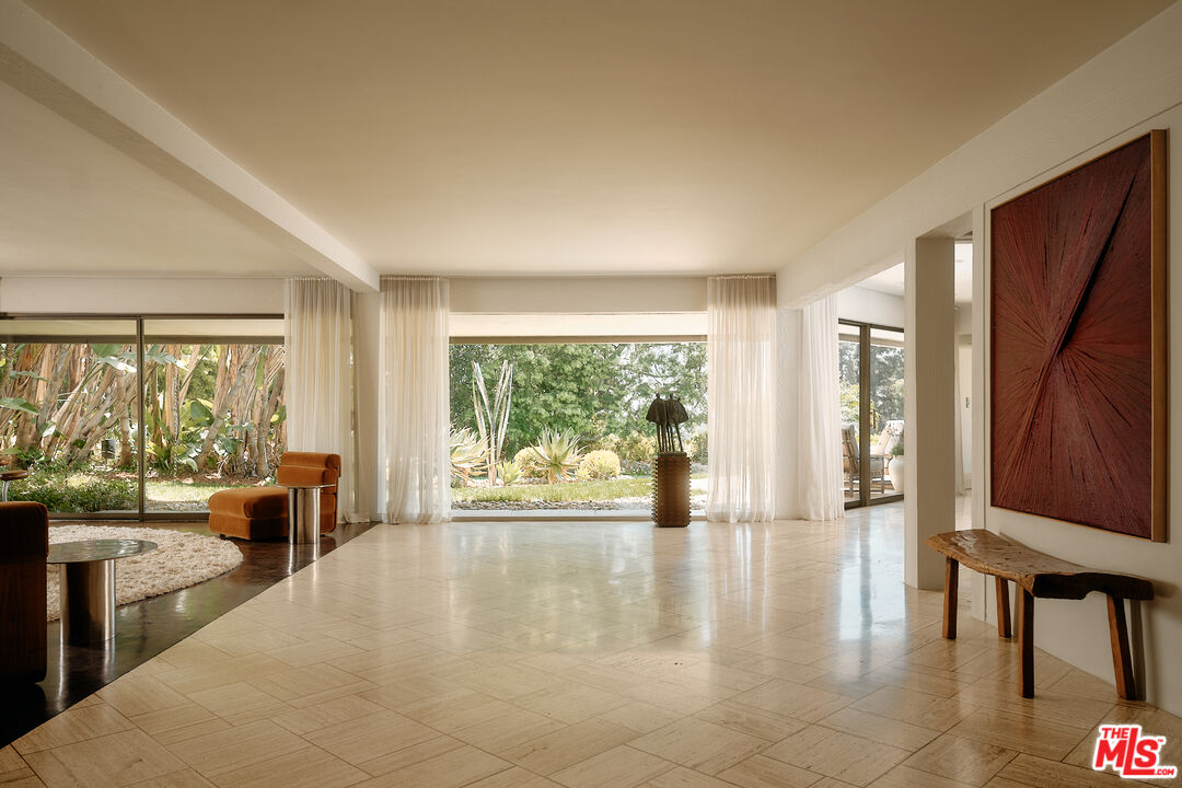 1117 N Beverly Dr