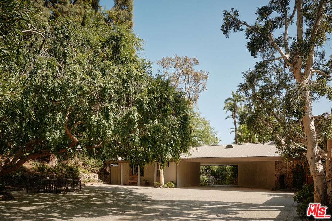 1117 N Beverly Dr