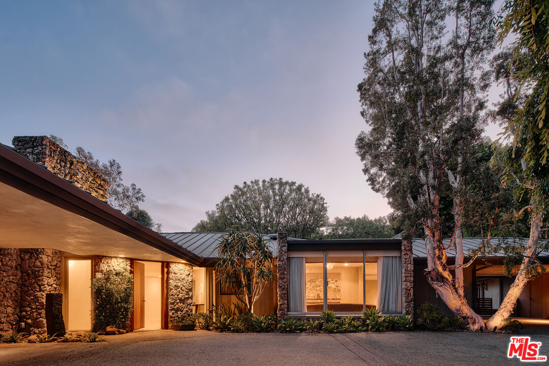 1117 N Beverly Dr