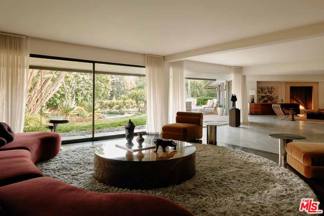 1117 N Beverly Dr