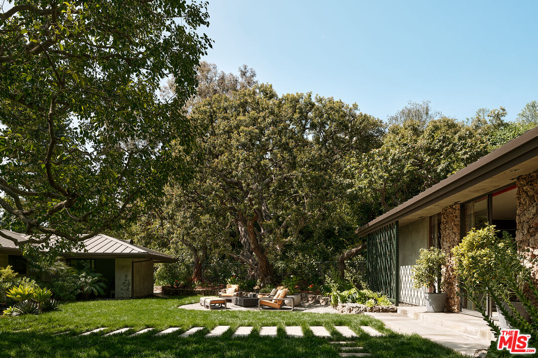 1117 N Beverly Dr