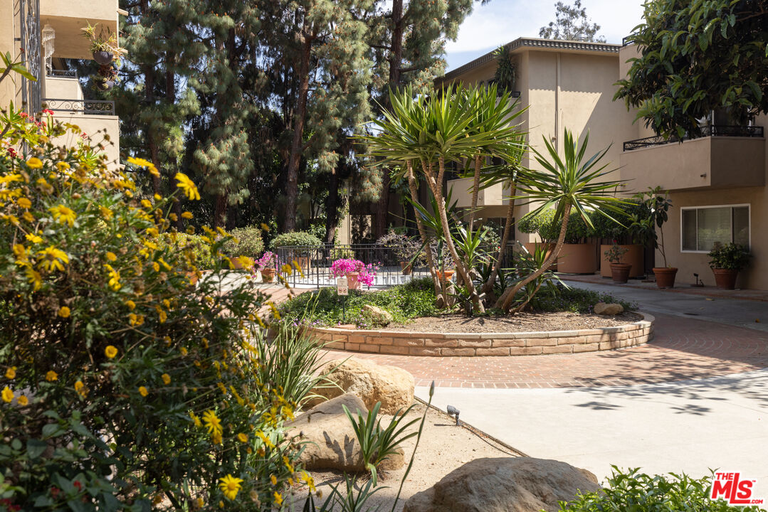 6708 Hillpark Dr Unit: 302