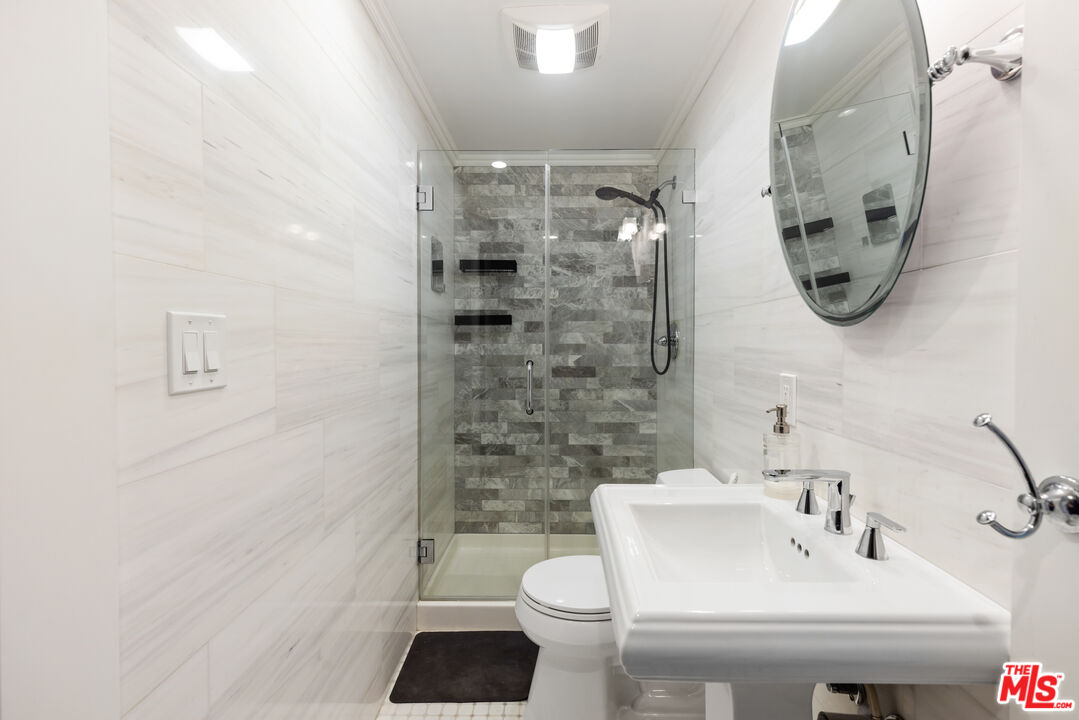 6708 Hillpark Dr Unit: 302