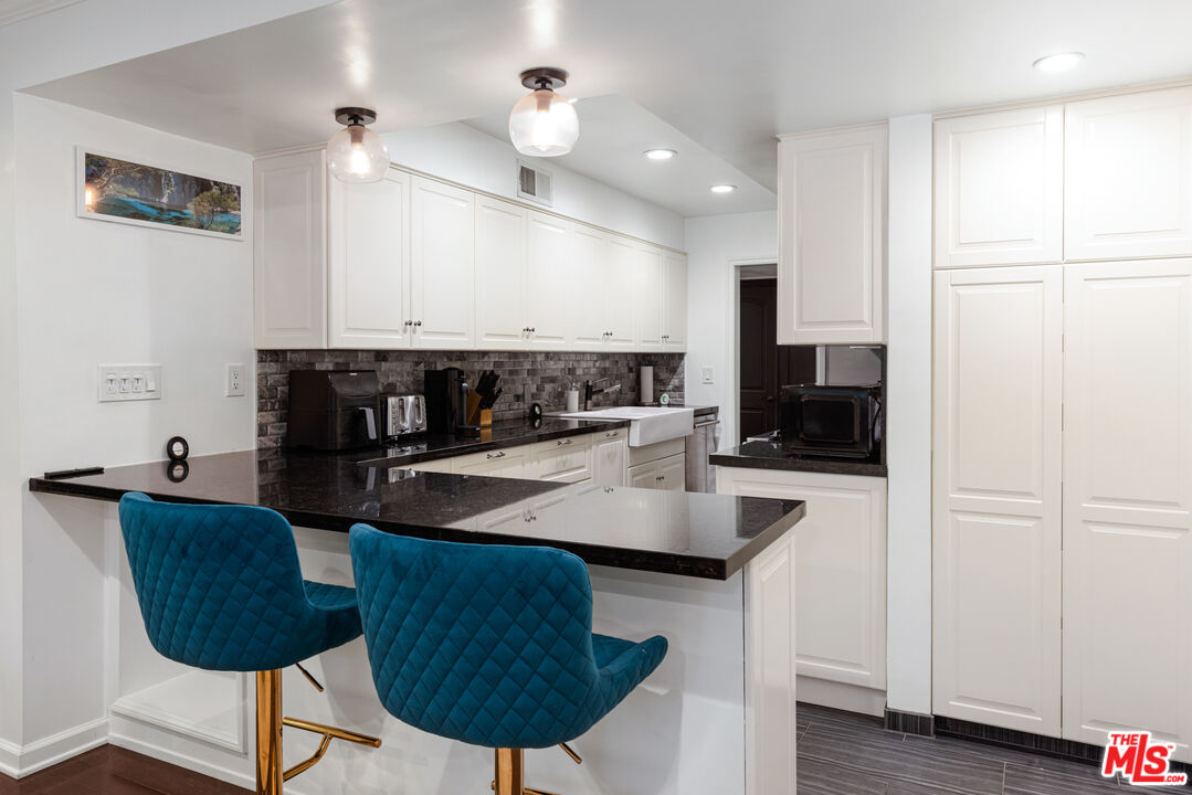 6708 Hillpark Dr Unit: 302