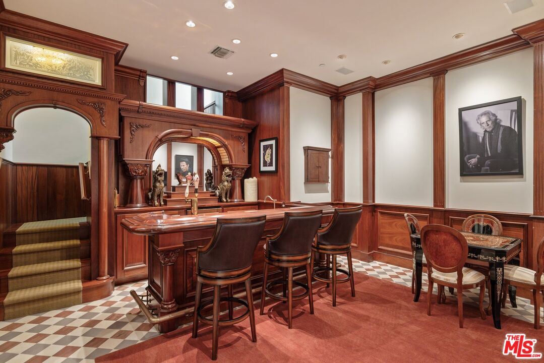 1573 Sunset Plaza Dr