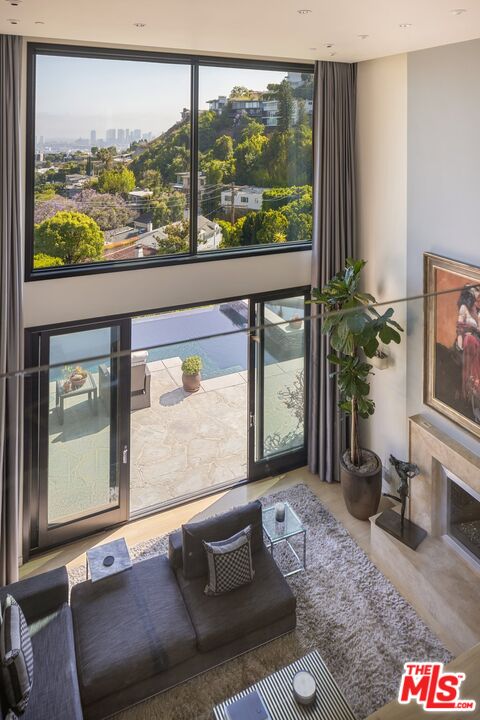 1573 Sunset Plaza Dr