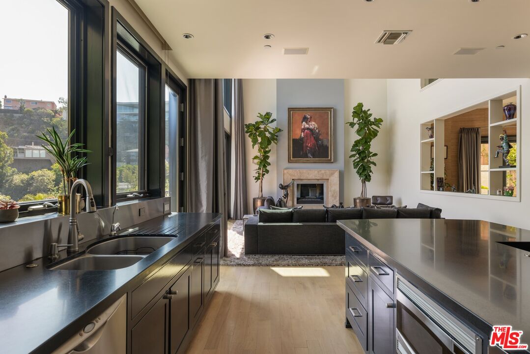 1573 Sunset Plaza Dr