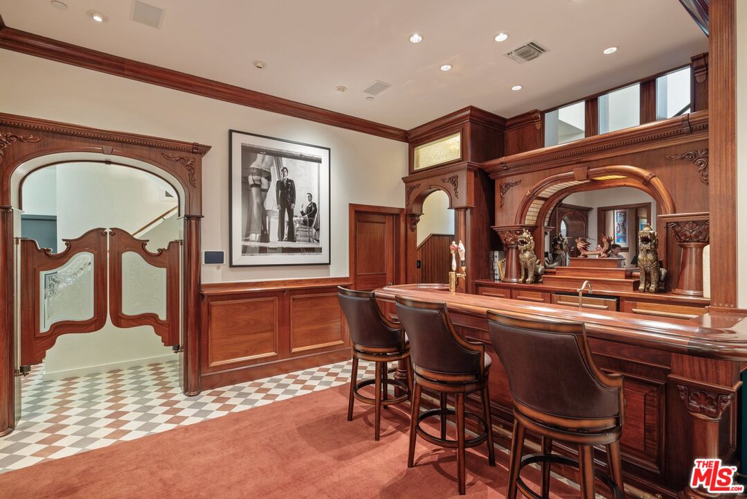 1573 Sunset Plaza Dr