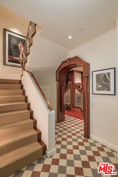 1573 Sunset Plaza Dr