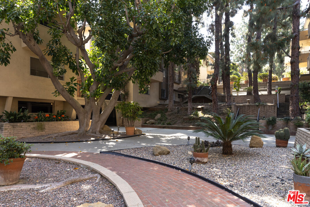 6708 Hillpark Dr Unit: 302