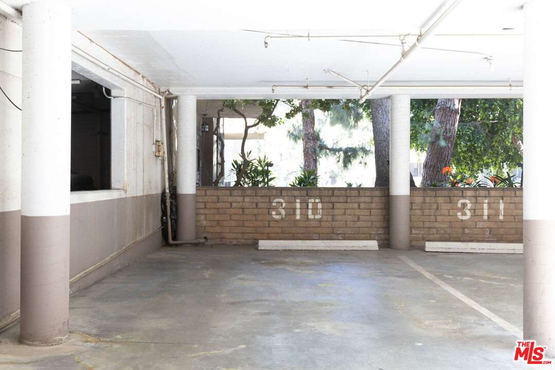 6708 Hillpark Dr Unit: 302