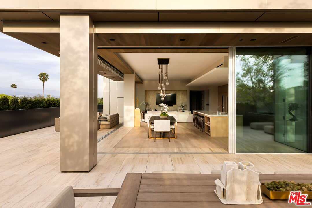 8899 Beverly Blvd Unit: 4A