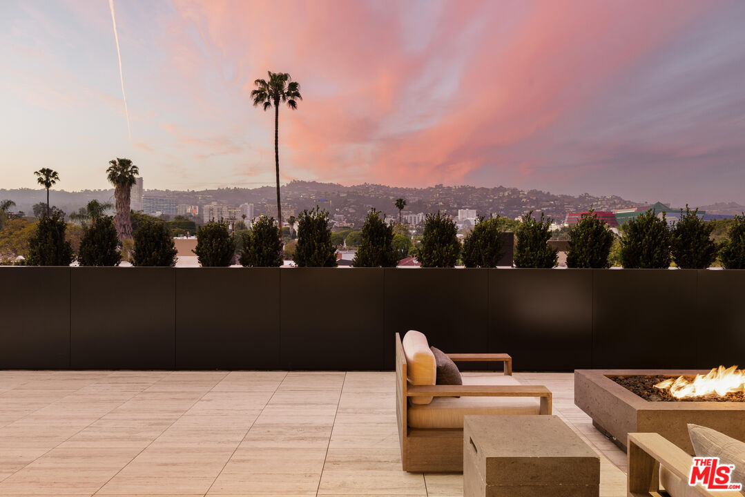 8899 Beverly Blvd Unit: 4A