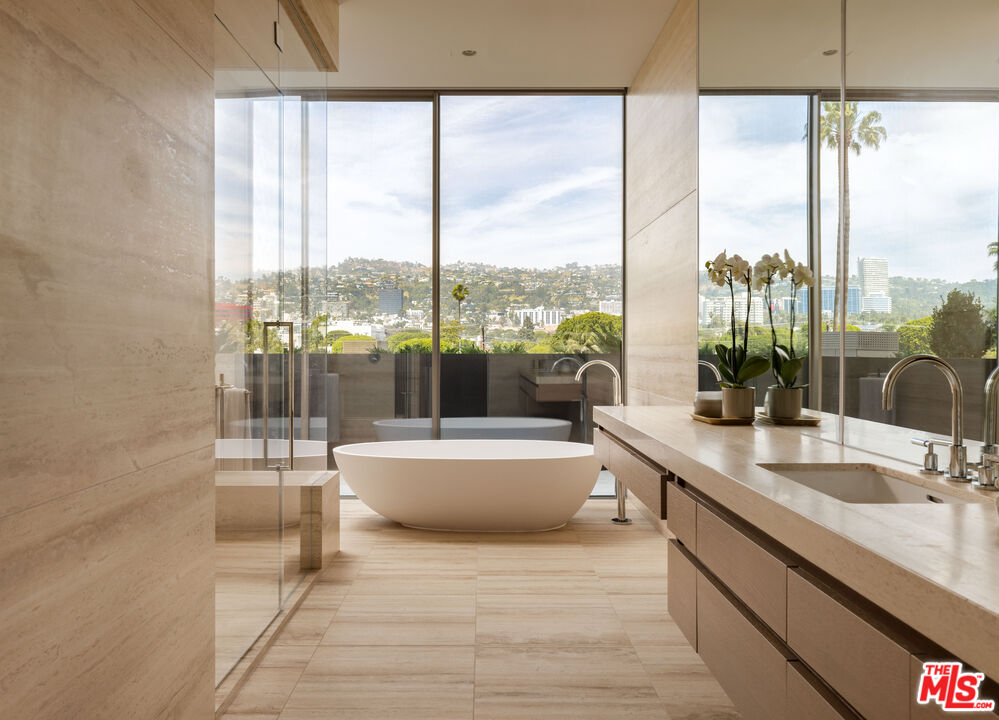 8899 Beverly Blvd Unit: 4A