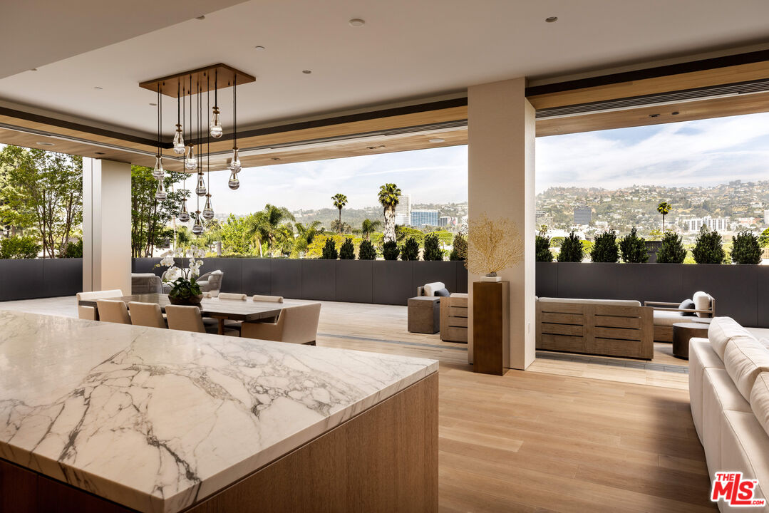 8899 Beverly Blvd Unit: 4A