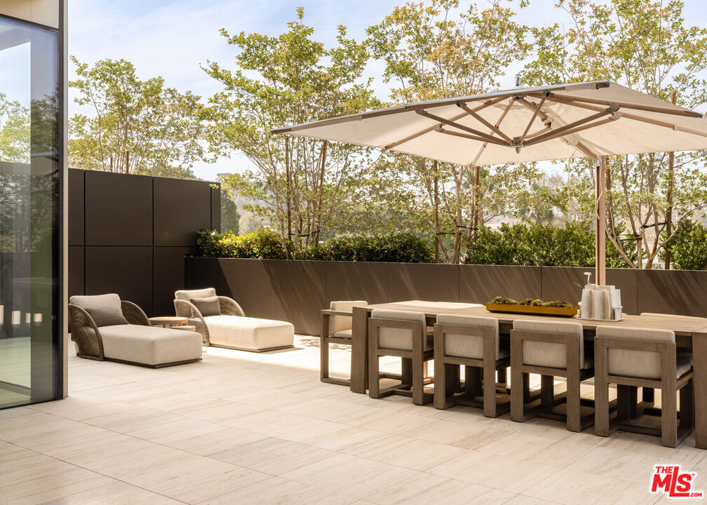 8899 Beverly Blvd Unit: 4A