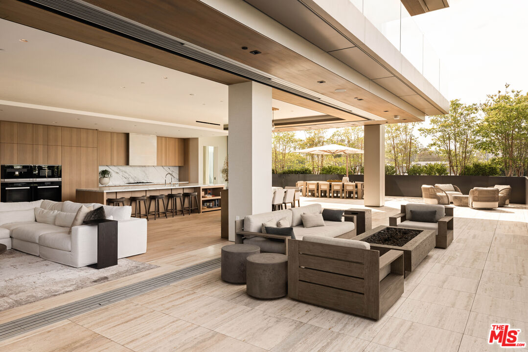 8899 Beverly Blvd Unit: 4A