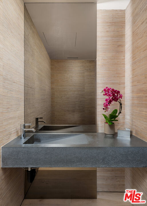 8899 Beverly Blvd Unit: 4A