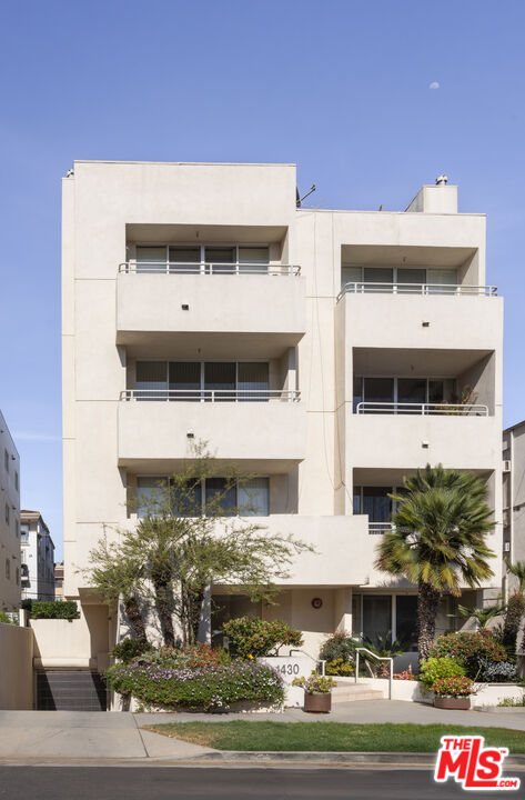 1430 S Bentley Ave Unit: 402