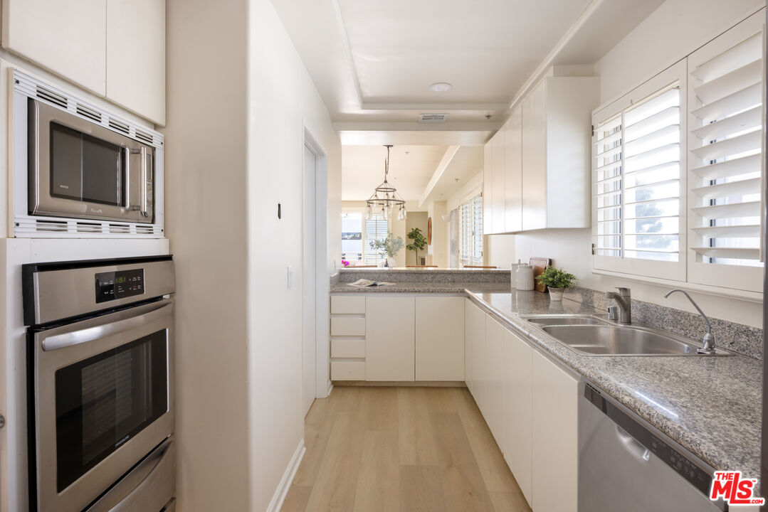 1430 S Bentley Ave Unit: 402