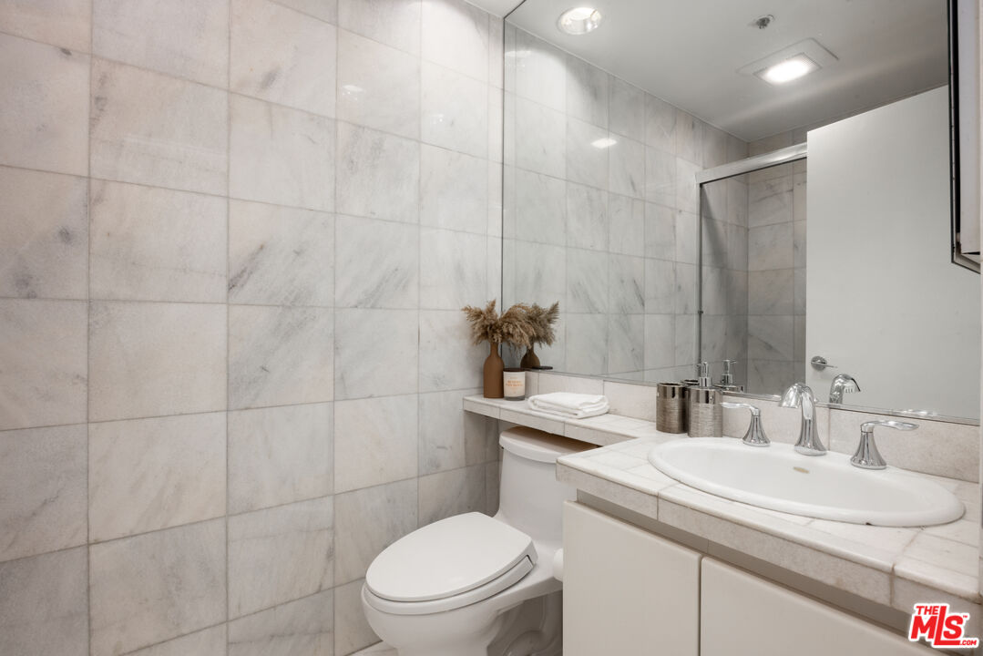 1430 S Bentley Ave Unit: 402