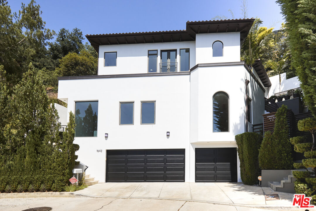 1642 Lindacrest DR