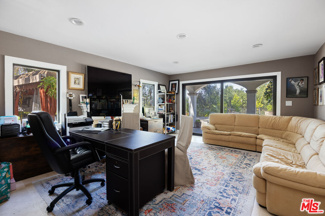 13355 Mulholland Dr