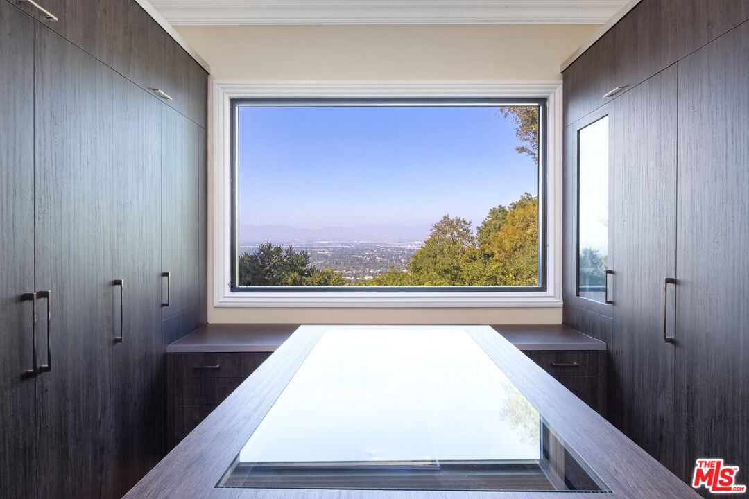 13355 Mulholland Dr