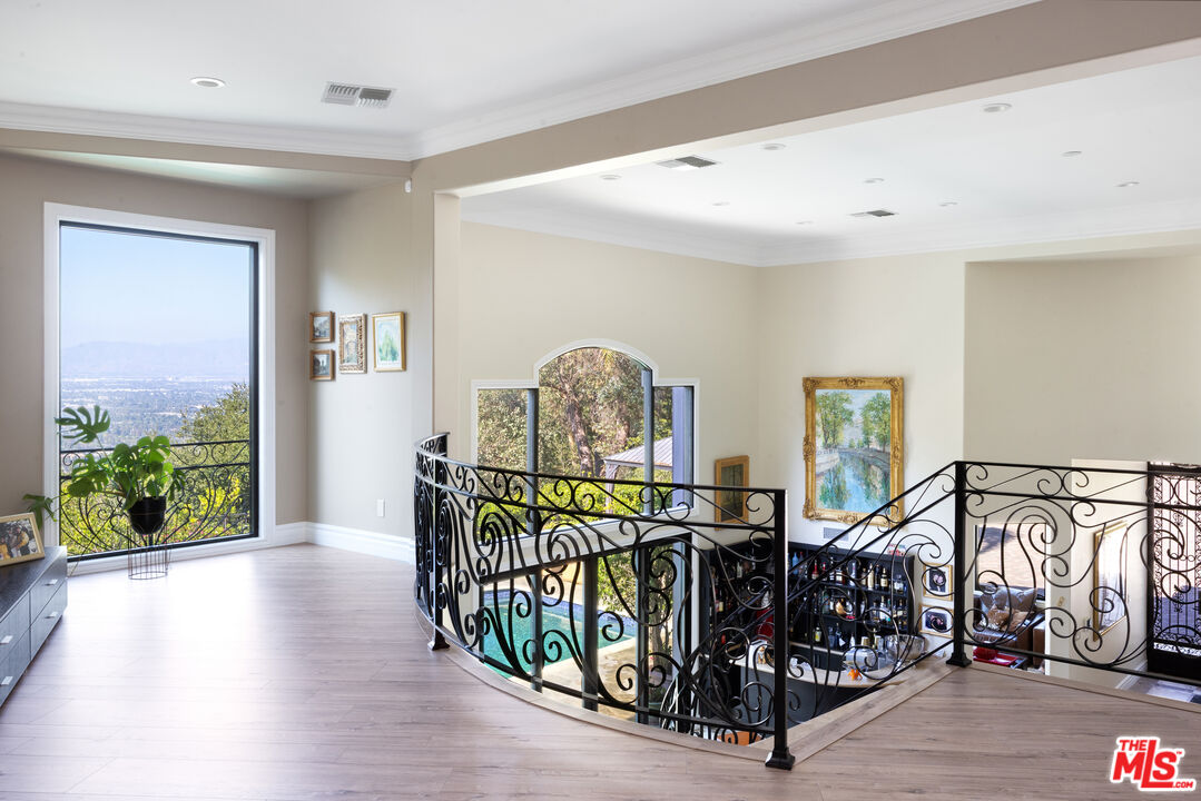 13355 Mulholland Dr