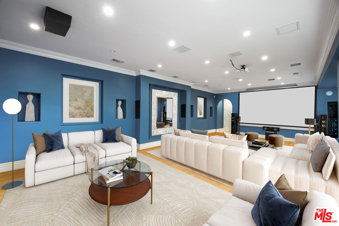 13355 Mulholland Dr