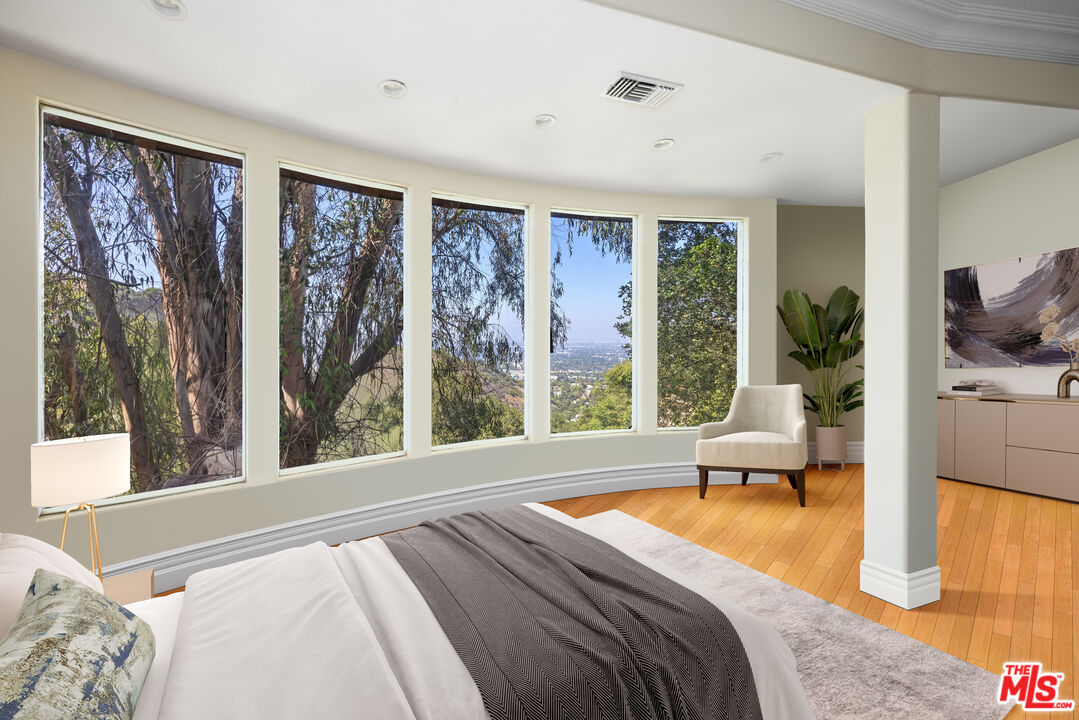 13355 Mulholland Dr