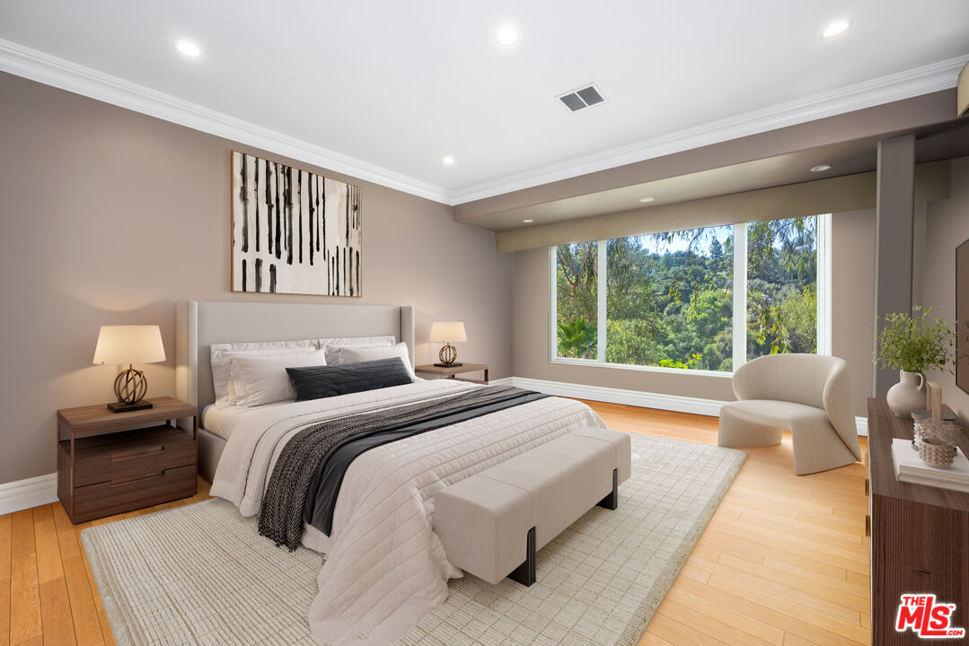13355 Mulholland Dr