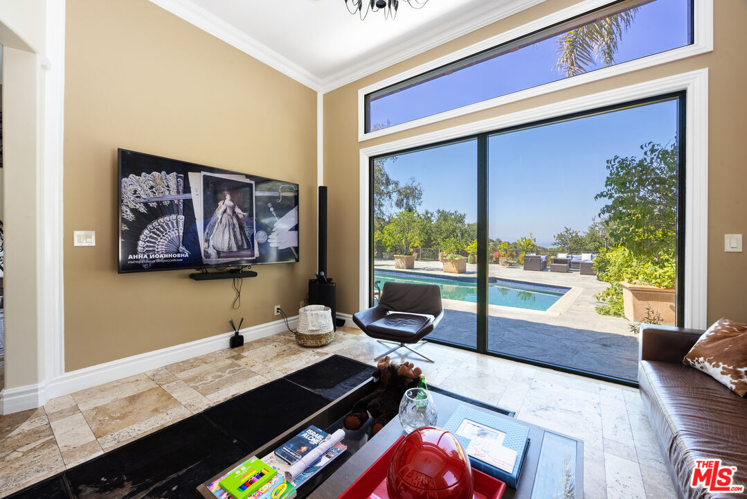 13355 Mulholland Dr