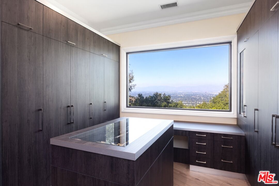 13355 Mulholland Dr